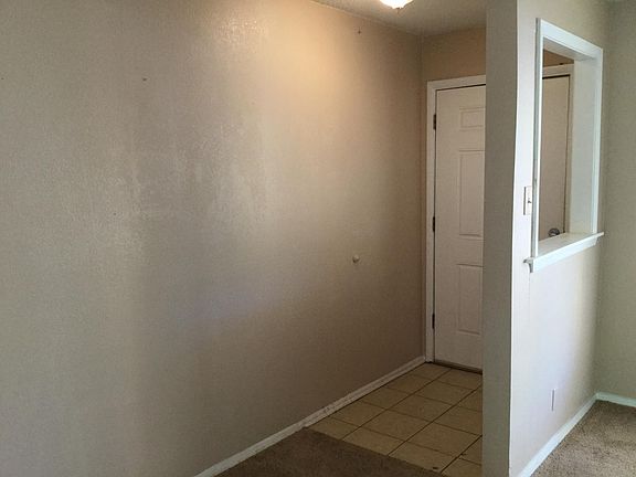 Bright and open entry way.
