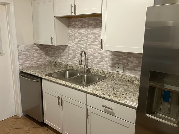 5th image of 1278 N Ironwood Ln