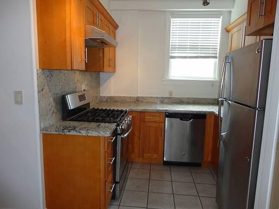 3rd image of 625 Powell St #33
