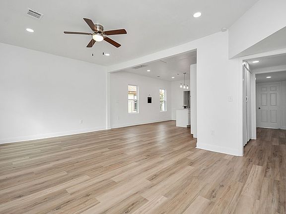 4th image of 122 E James St