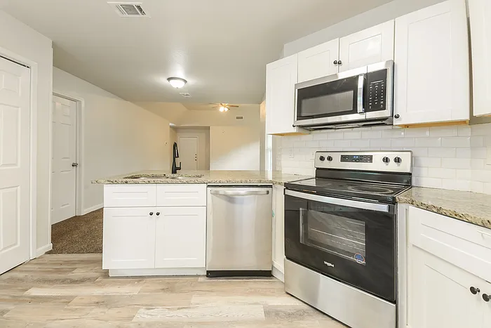 2709 Lexington St — Photo 3