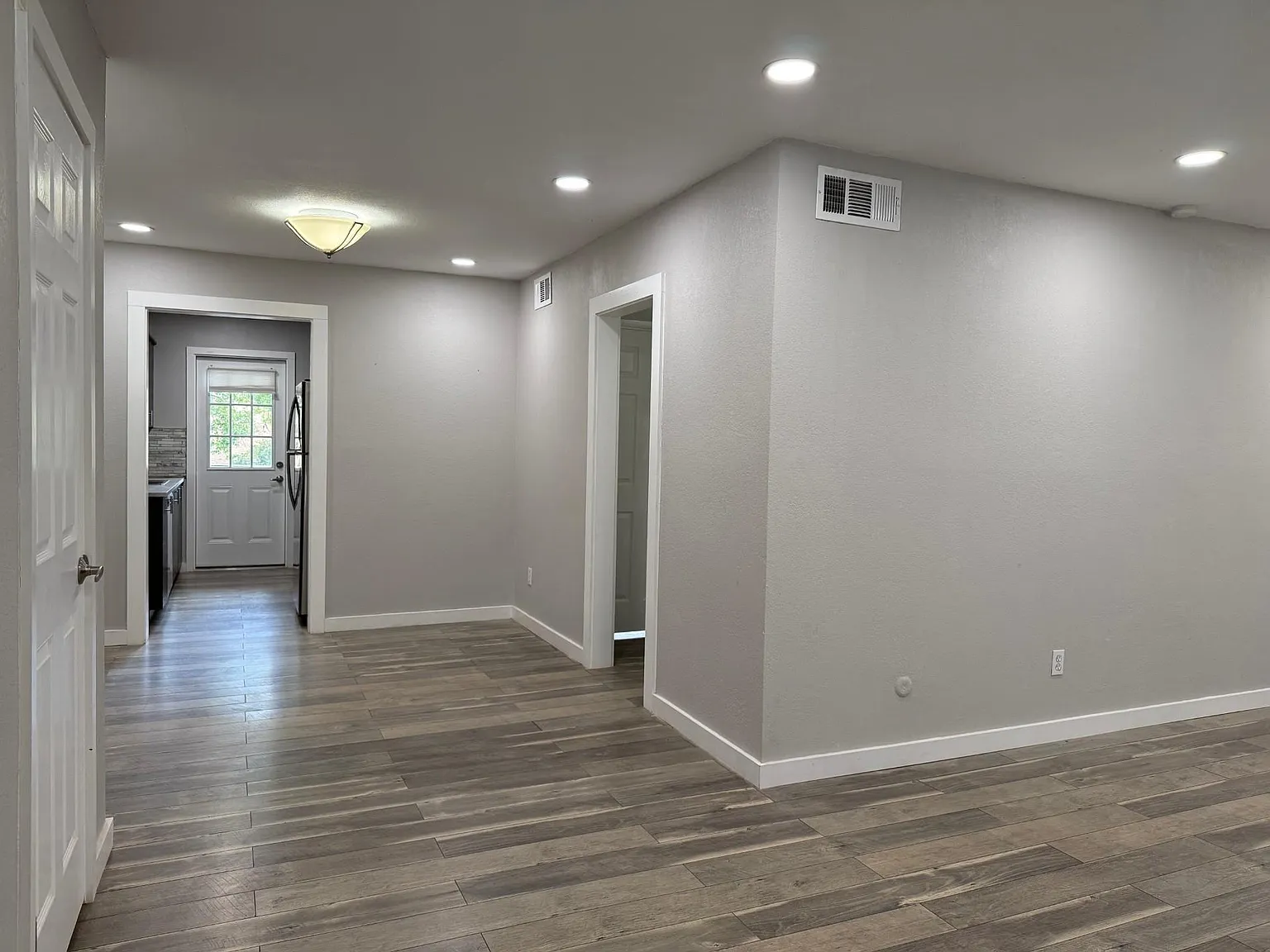 1 bed, 1.0 bath, 800 sqft, $1,400 — Photo 2