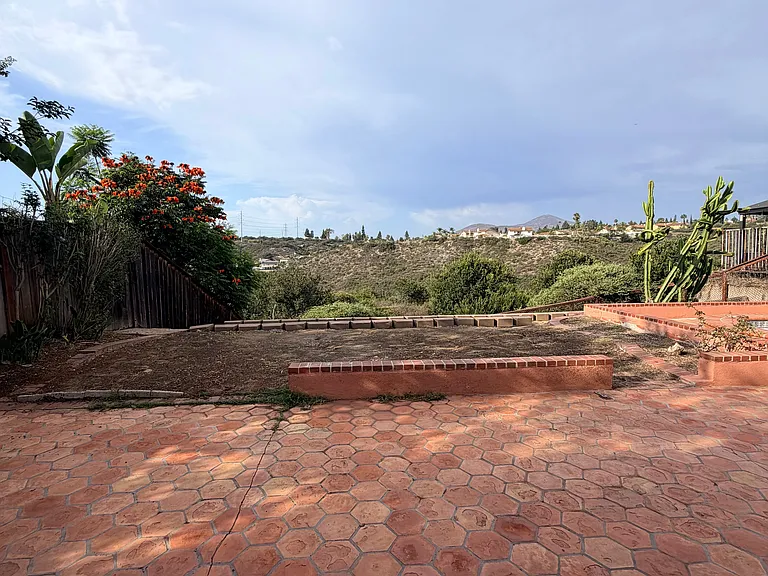 657 Redlands Pl — Photo 13