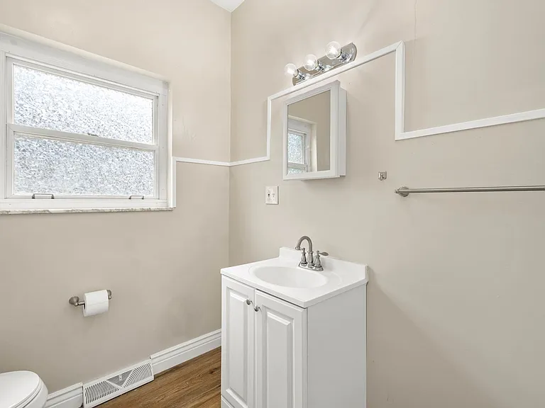 447 Elm Rd — Photo 10