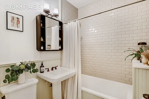Sold by Compass | media 7