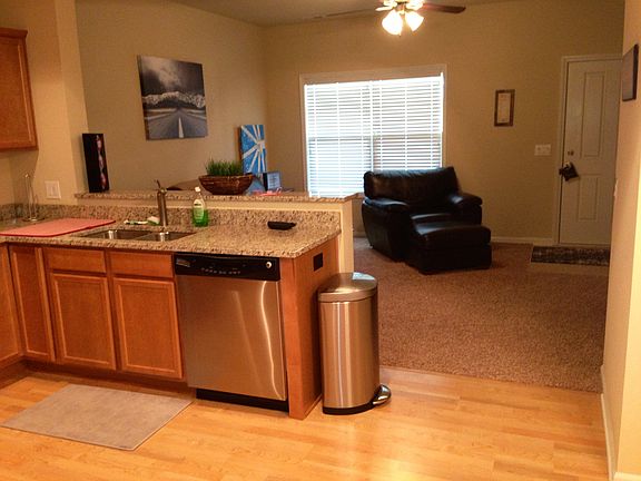 5th image of 192 Cambridge Dr