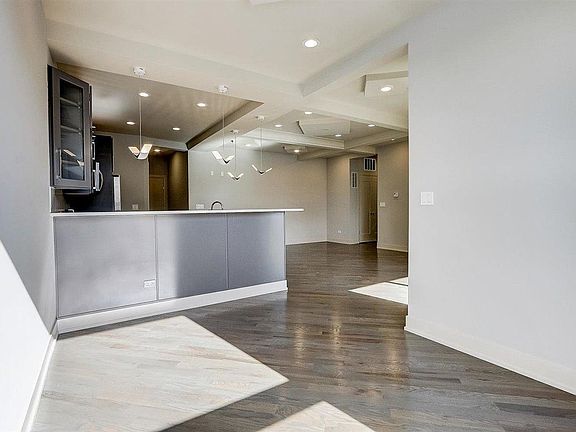 5th image of 6349 S Woodlawn Ave #2D