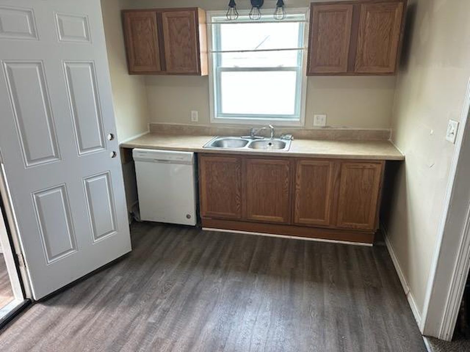 68 E Whitney Ave, Shelby, OH - View 2