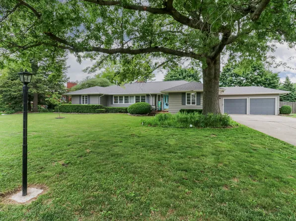 2106 E Taylor St, Bloomington, IL 61701