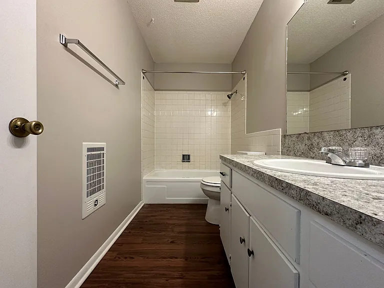 209 Lecta Ave #4 — Photo 9
