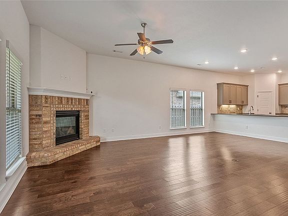 5th image of 2401 Lock Ln