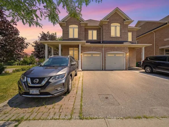 3348 Sunlight St, Mississauga, ON L5M 0G8