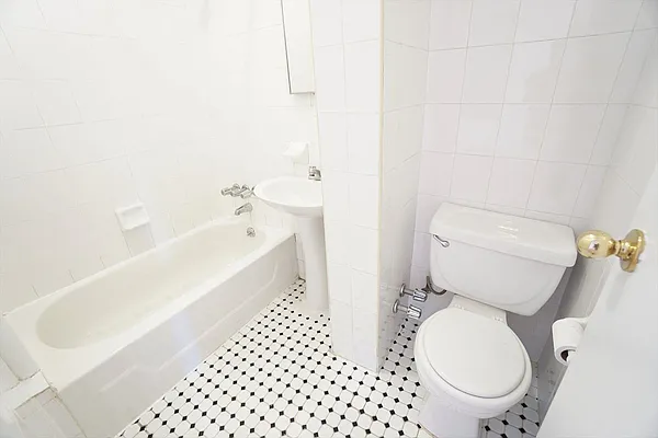 Rented by Renetta Real Estate | media 66