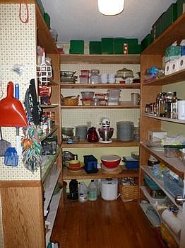 Large pantry (9x6) is right off the kitchen!