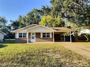 302 Hunter Dr, Ocean Springs, MS 39564