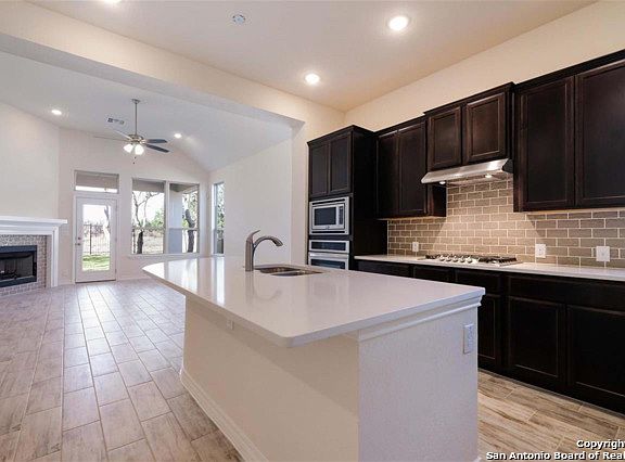 2nd image of 2964 Warwick Park
