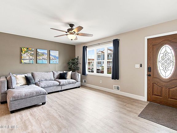 3rd image of 61 Sea Breeze Road