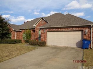 131 Fontainbleau Dr, Maumelle, AR 72113