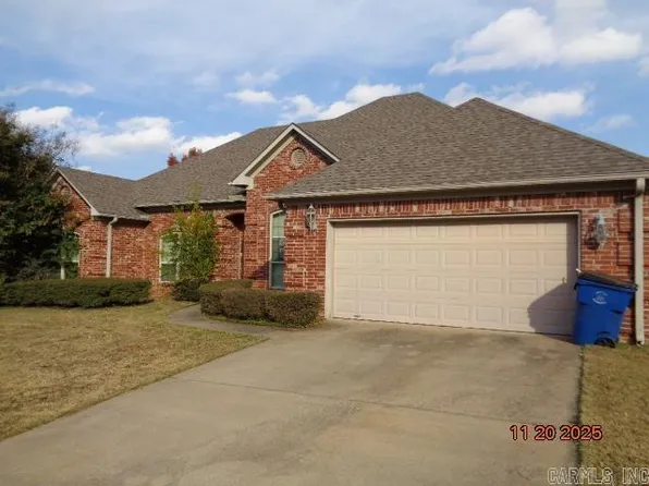 131 Fontainbleau Dr, Maumelle, AR 72113