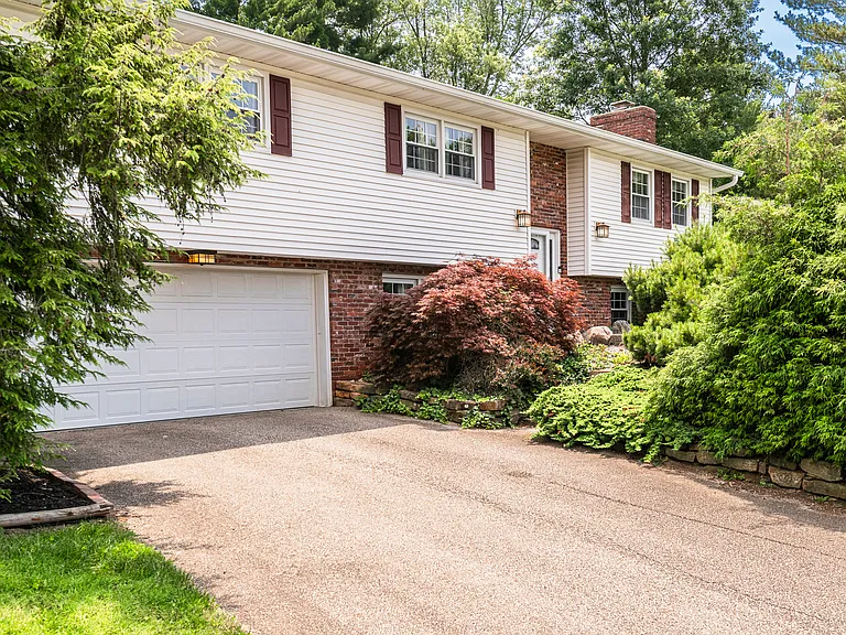 4201 E Cambridge Dr — Photo 3