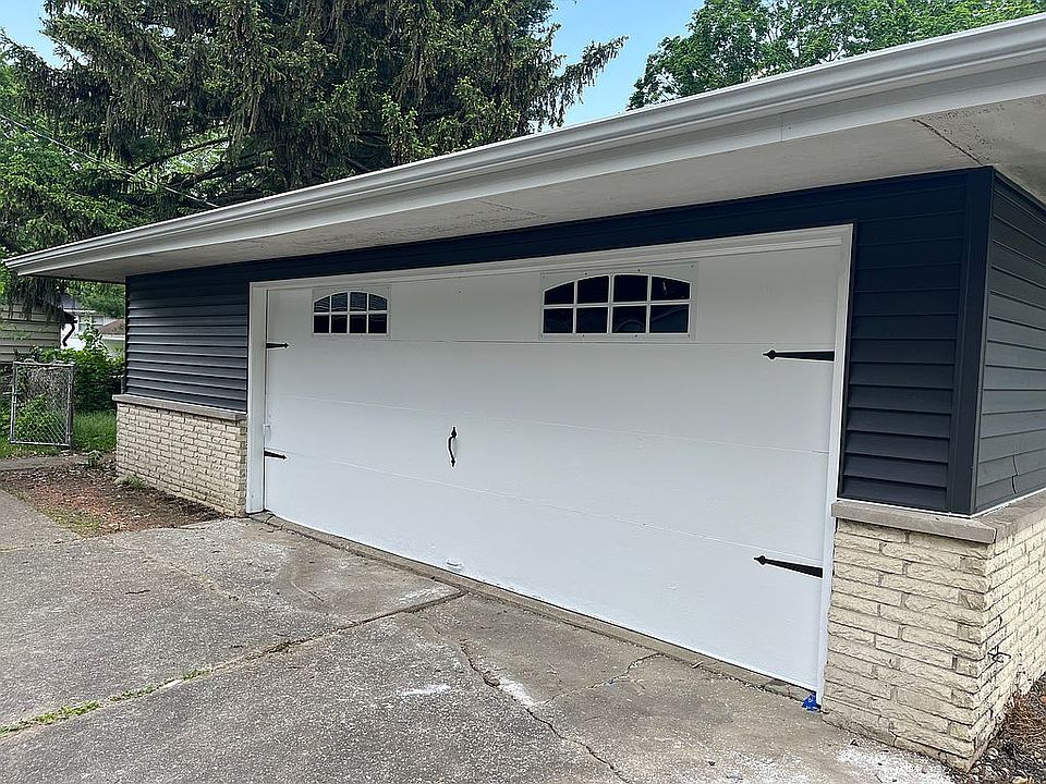 2nd image of 44 Sutton Pl