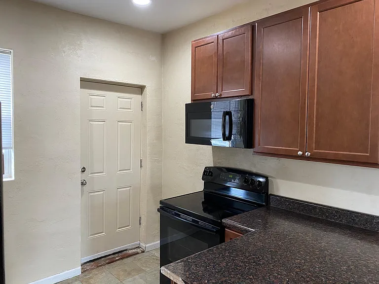 4467 Castleman Ave #WEST — Photo 6