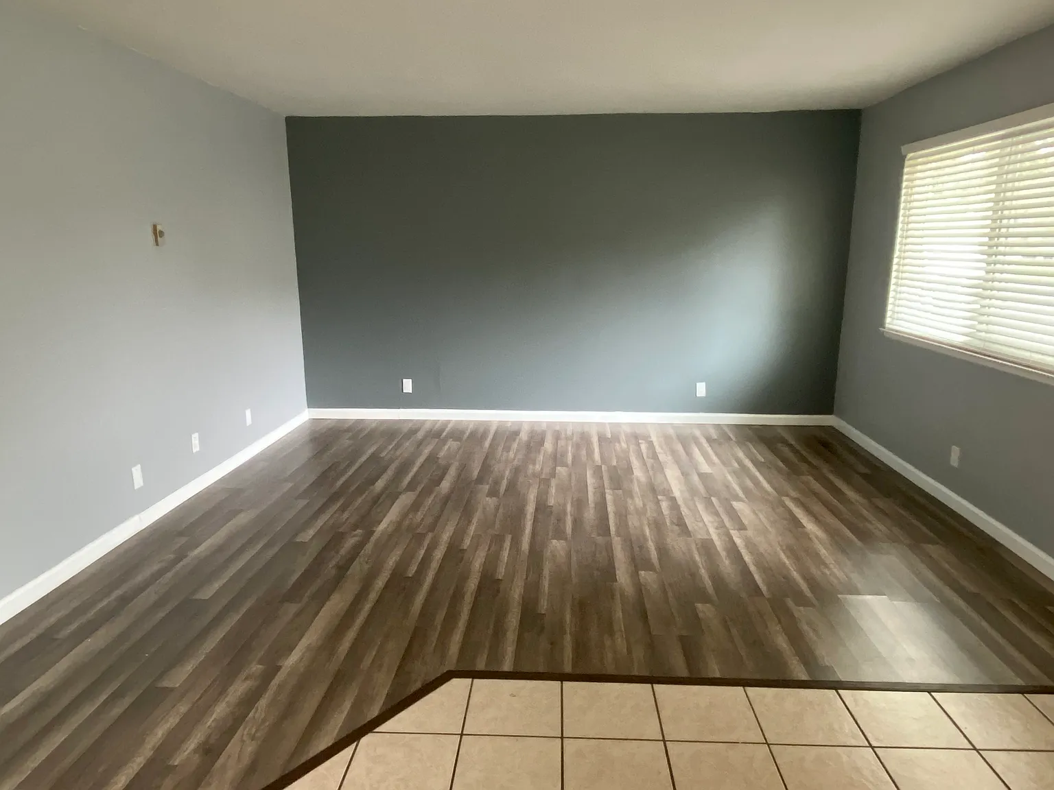 2 bed, 806 sqft, $2,400 — Photo 3