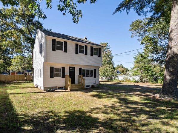 22 Cedar Dr, Carver, MA 02330