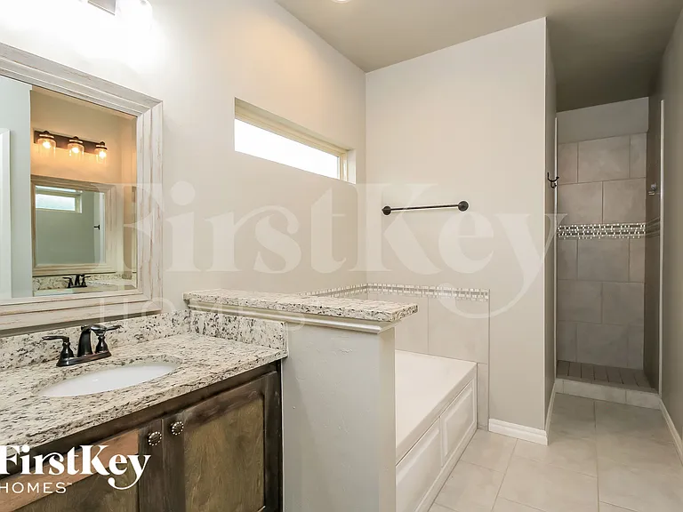 8401 NW 160th Ct — Photo 10