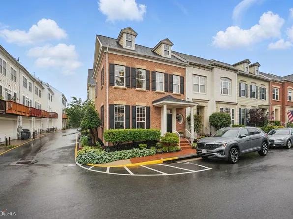 13716 Pinnacle St, Woodbridge, VA 22191