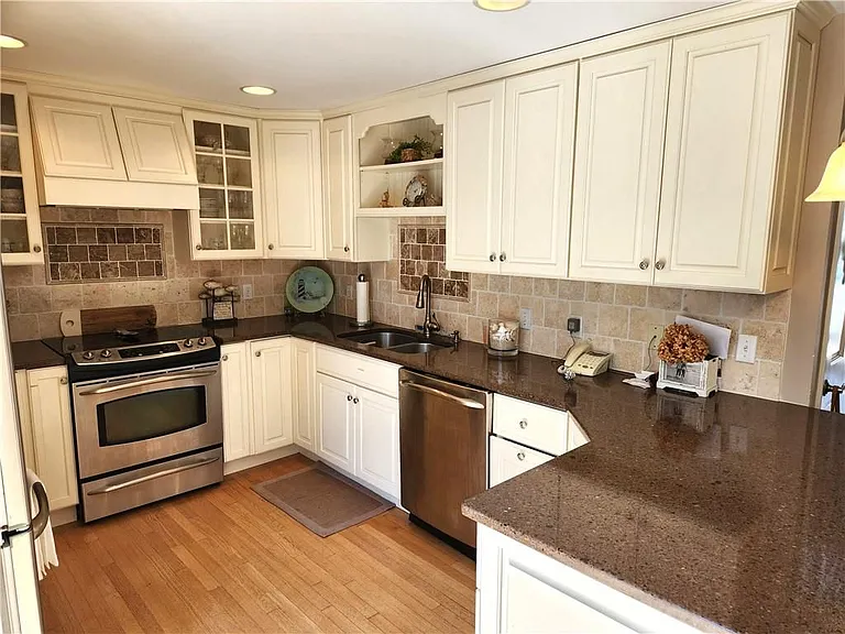 47 Treasure Rd — Photo 3