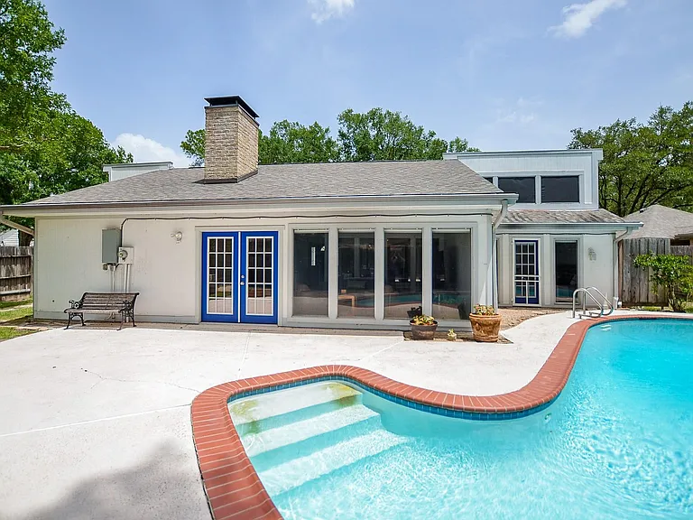 1702 Cherry Bend Dr — Photo 25
