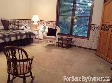Upstairs guest bedroom