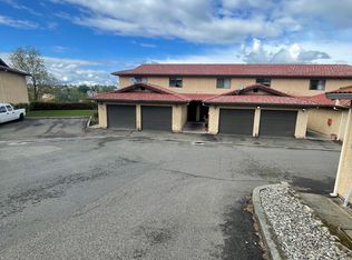 820 Mission Sierra Ct APT D, Redding, CA 96003