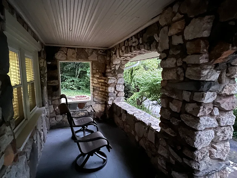 113 Hemphill Rd — Photo 3