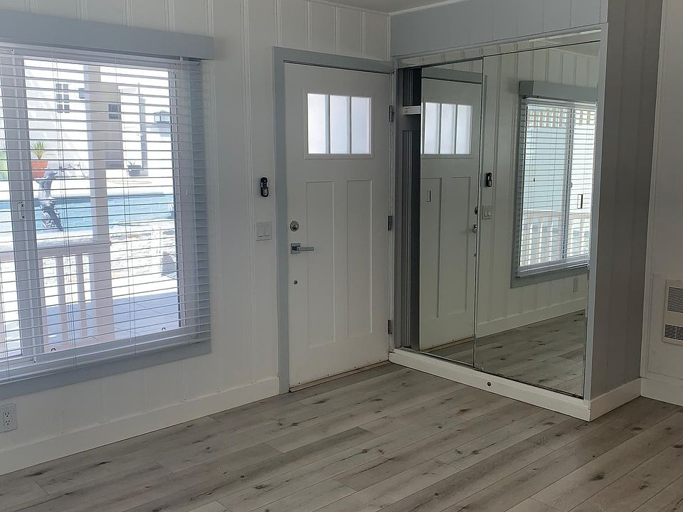Living Space, Mirrored Closet