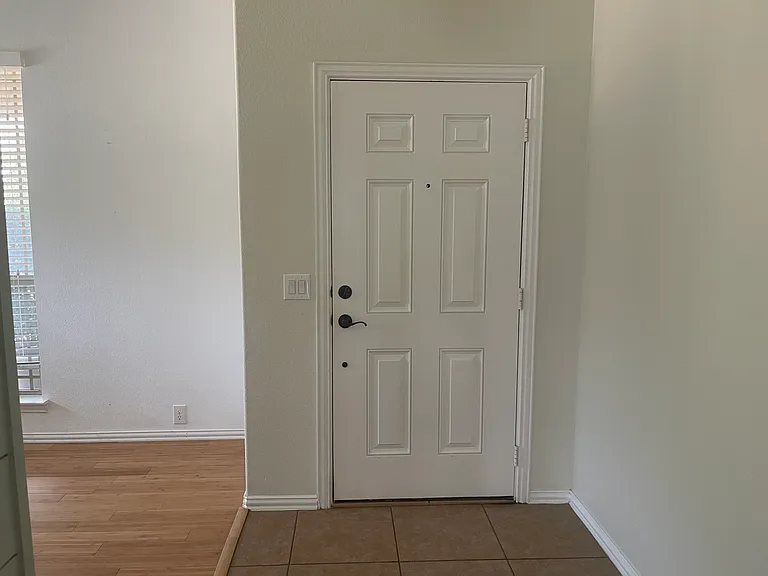616 Brooks St — Photo 7