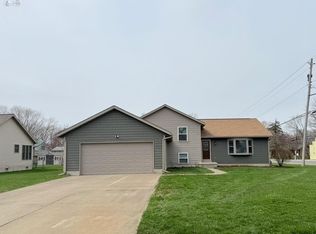 466 Mill Pond Dr, Sandusky, OH 44870