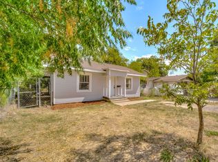1020 W Spurgeon St, Fort Worth, TX 76115