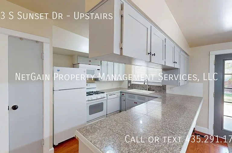 643 S Sunset Dr #UPSTAIRS — Photo 4