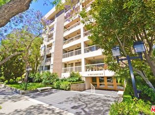 441 N Oakhurst Dr APT 201, Beverly Hills, CA 90210