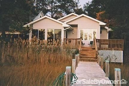 Beautiful waterfront home custom built : Peaceful location, custom pier built with pontoon boat lift