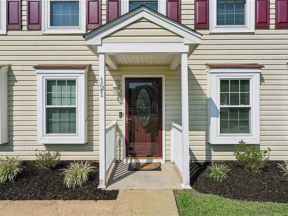 3rd image of 121 Springdale Way