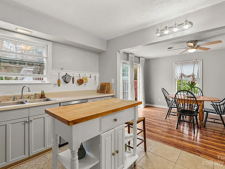 1411 Kensington Rd #C4 — Photo 12