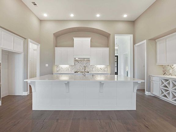 5th image of 9216 Pecan Woods Trl