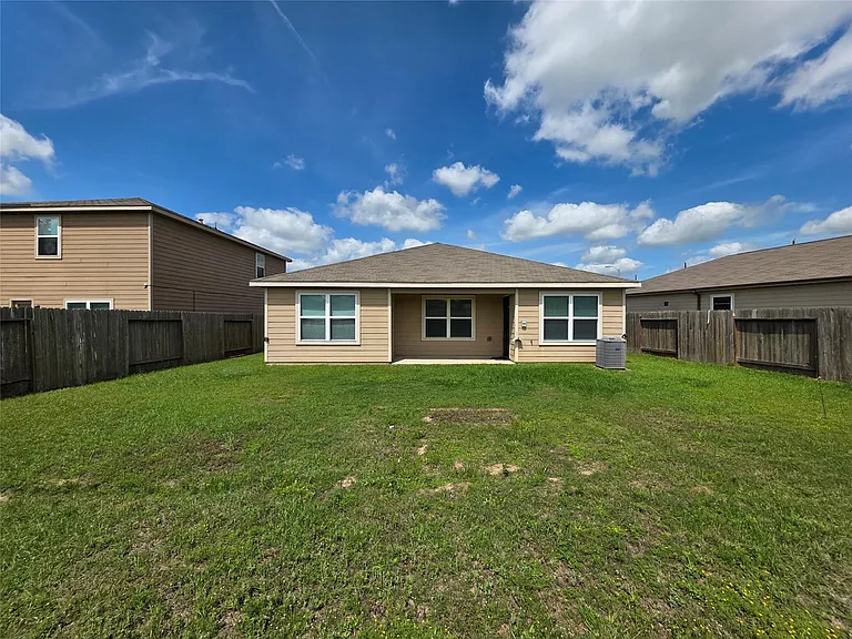 723 Crystal Lakes Dr — Photo 41