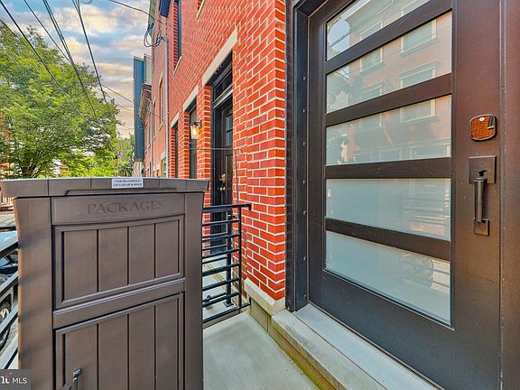 5th image of 2028 Pemberton St