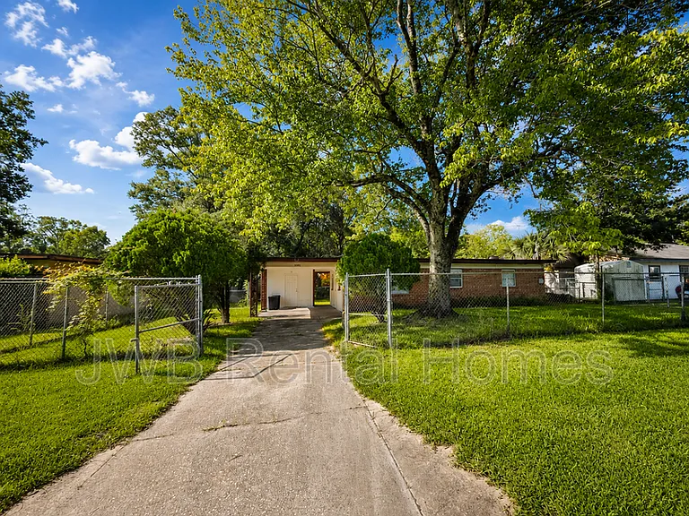 3038 Broadway Ave — Photo 10