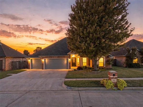 912 Regal Rd, Yukon, OK 73099