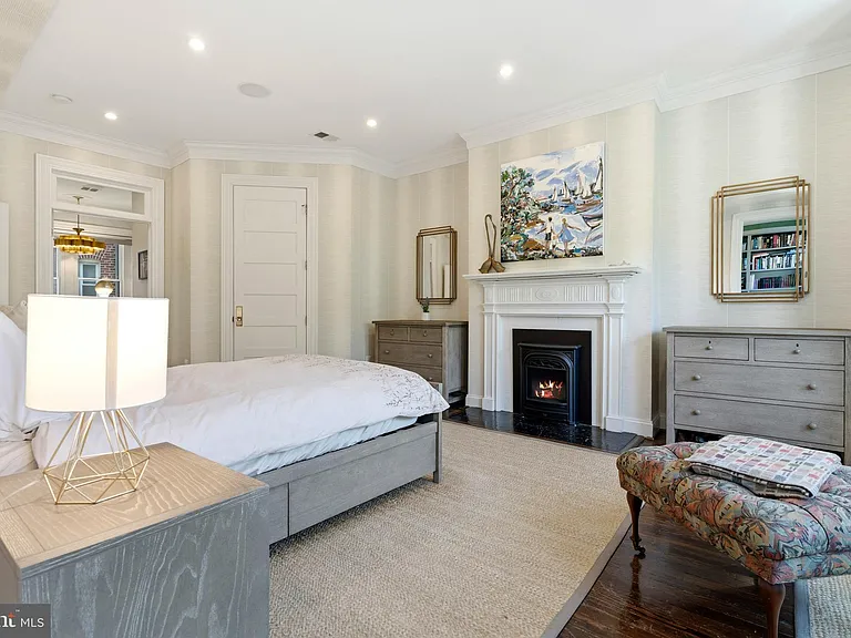 2121 R St NW — Photo 22